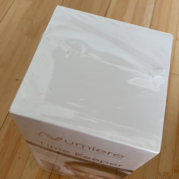 Numiere 2 face Micro-current therapy facial device - Picture 2 of 5